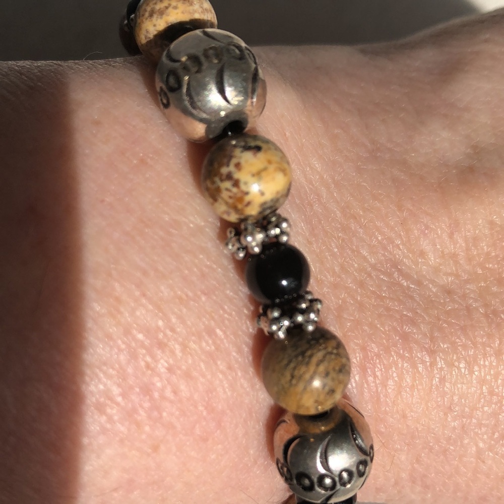 8 1/2 inch earth tone & silver beaded bracelet